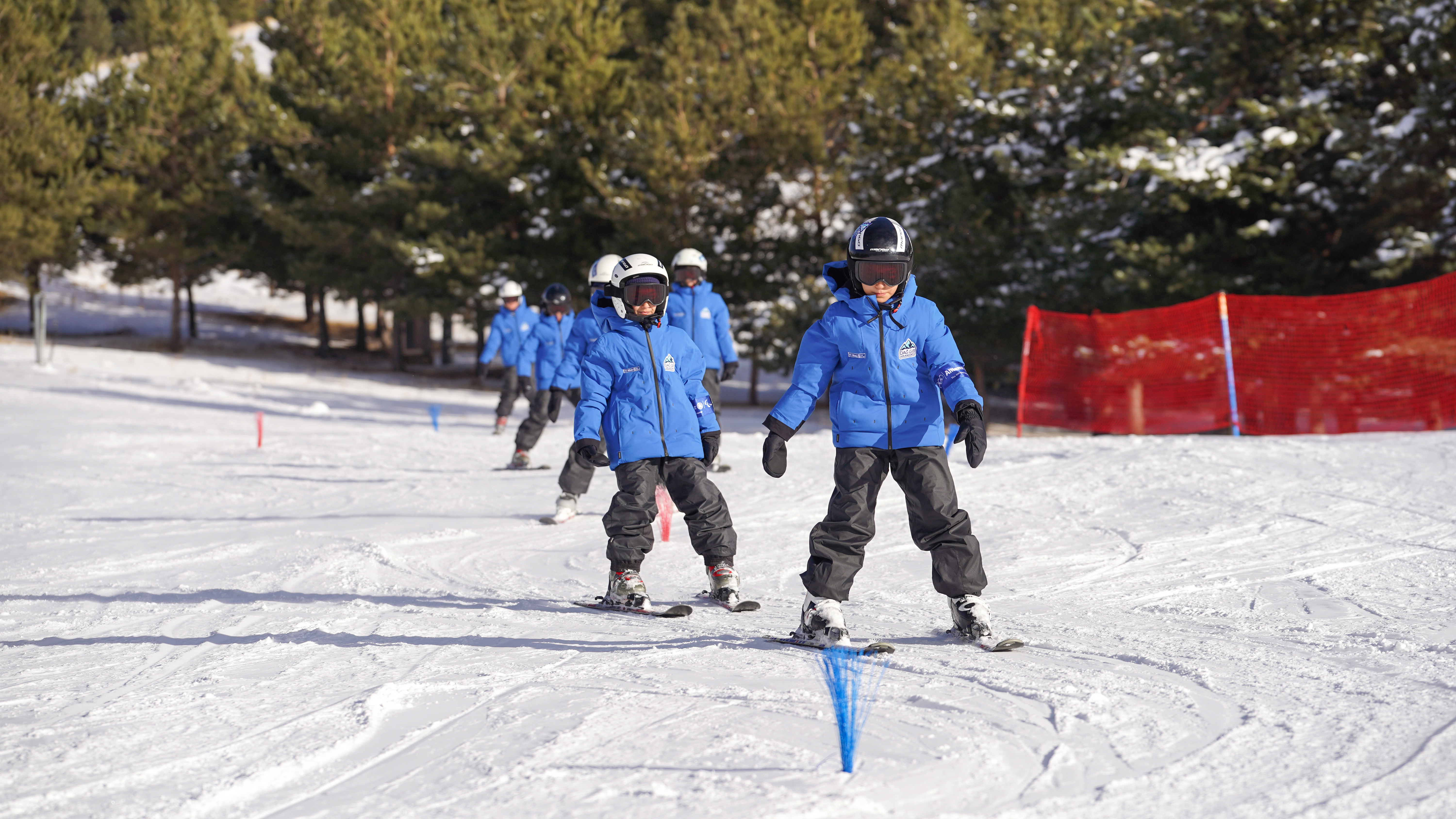 Paland&ouml;ken&rsquo;de kız &ccedil;ocuklarına kayak eğitimi desteği