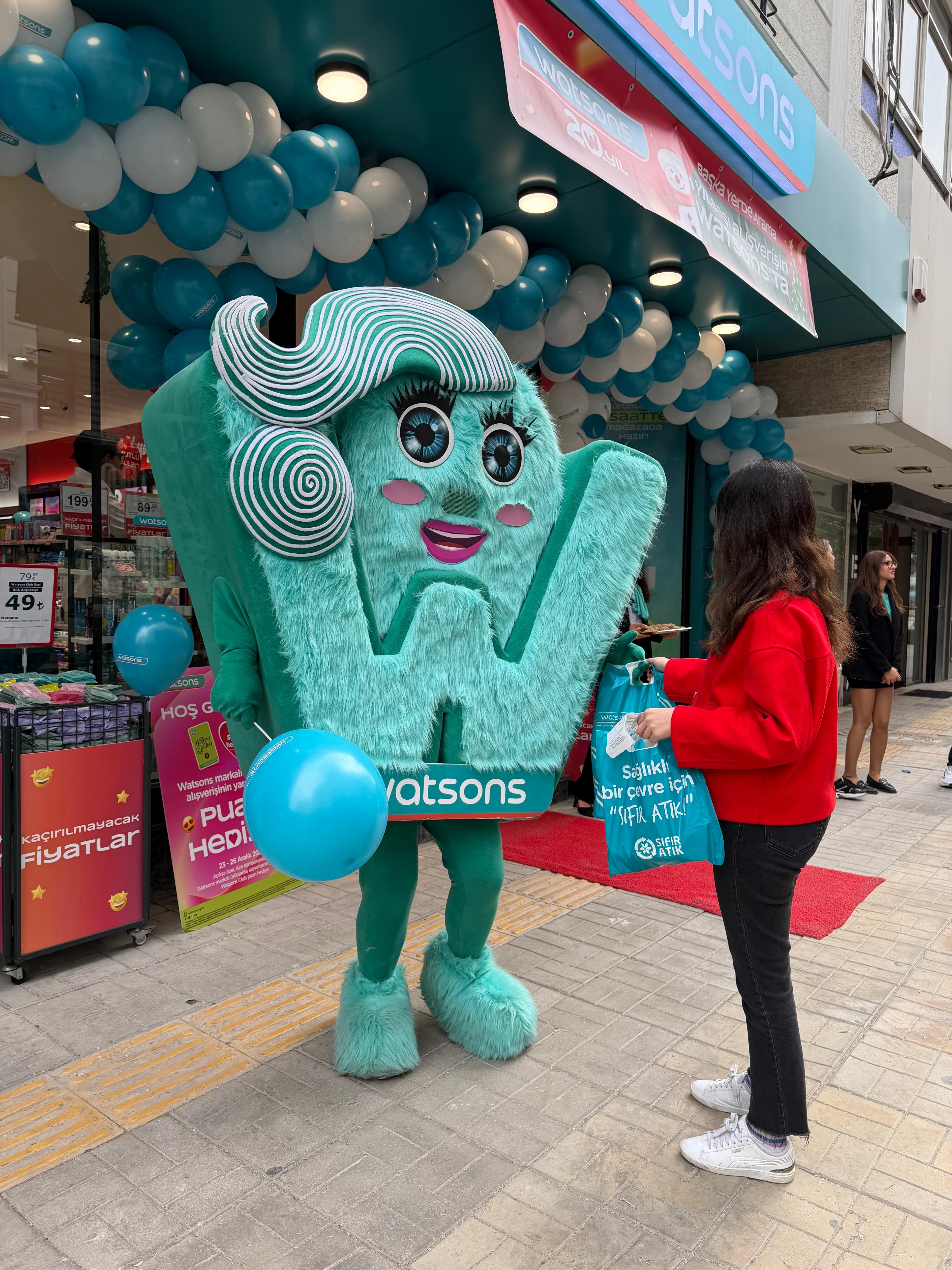 Watsons T&uuml;rkiye İskenderun mağazası a&ccedil;ılış etkinliği