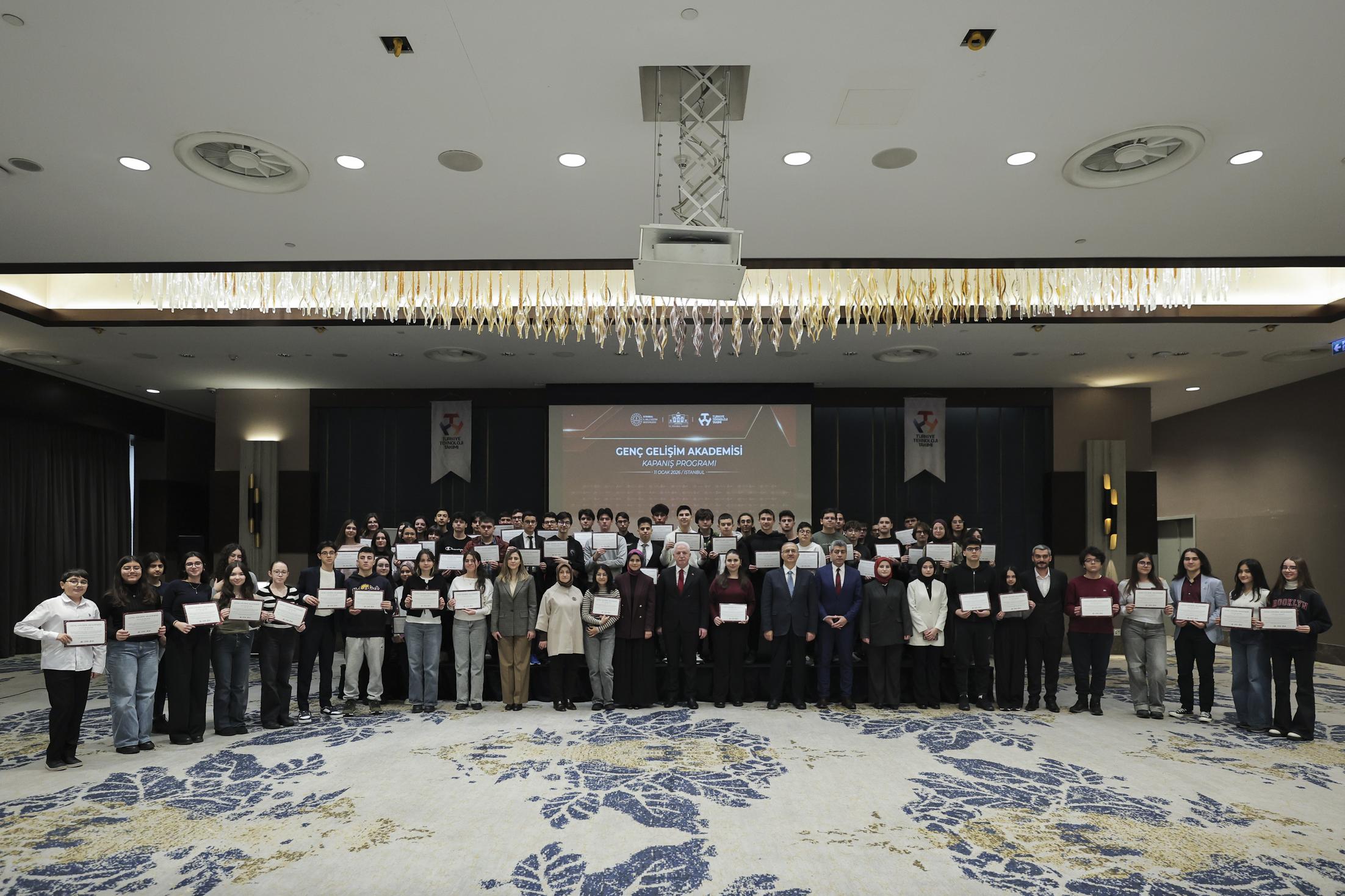 Gen&ccedil; Gelişim Akademisi ideathon etkinliğinden kare 2