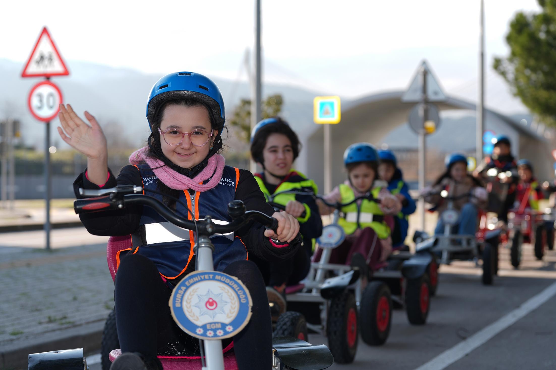 Oyak Renault G&uuml;venli Adımlar Projesi