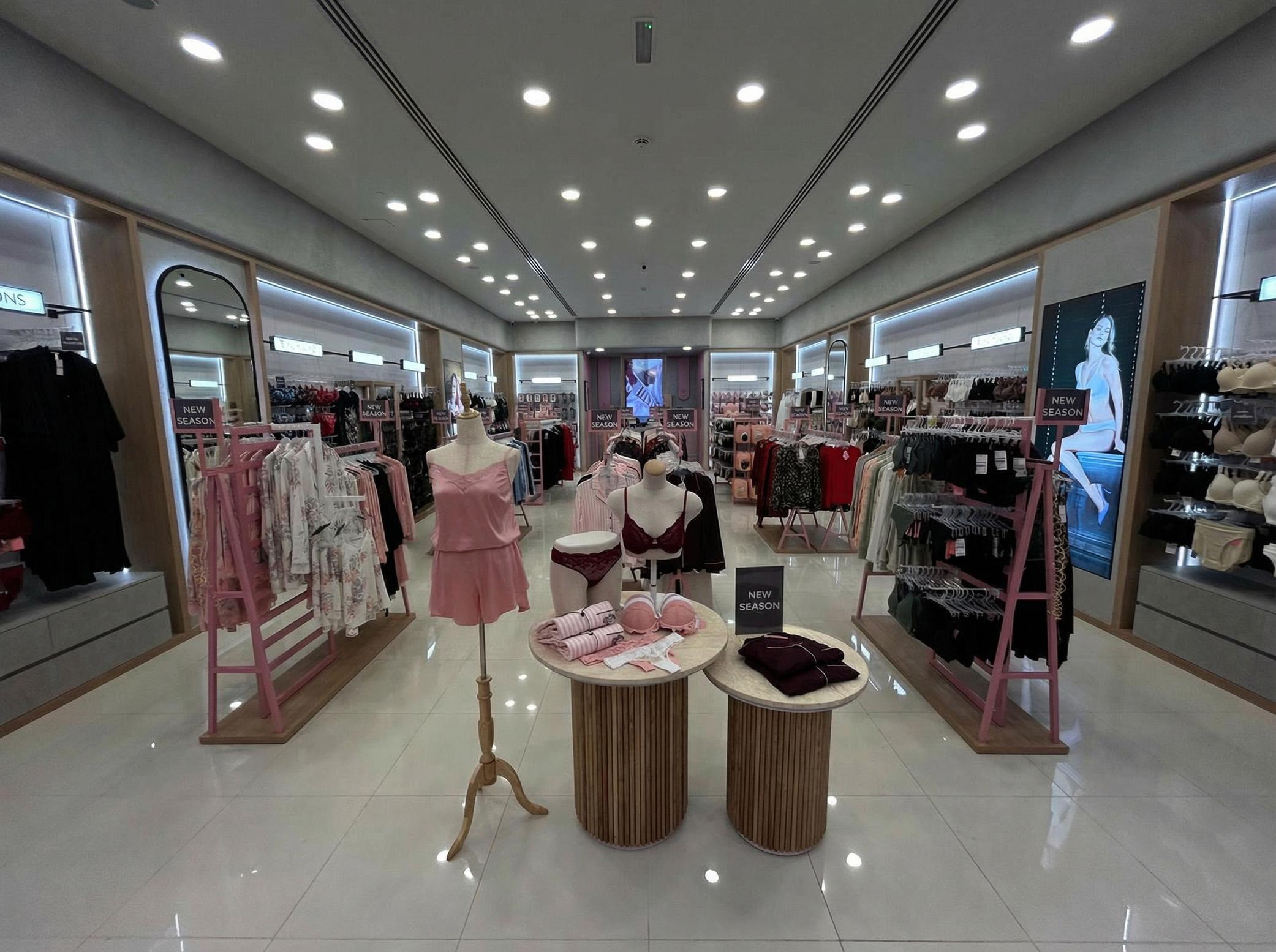 Suwen&rsquo;in Abu Dabi Dalma Mall mağazasından g&ouml;rsel 2