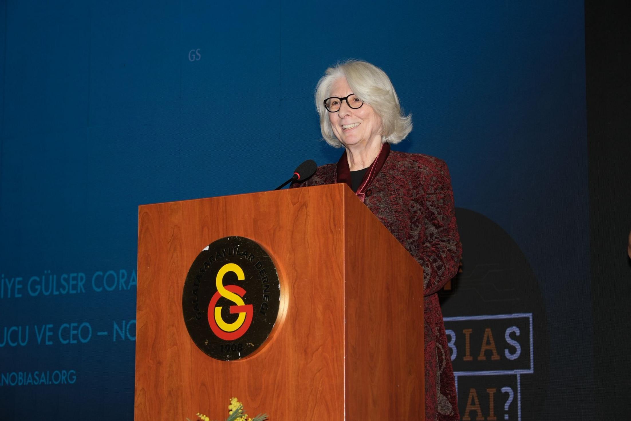 Gülser Corat’a verilen 14. Galatasaray Ödülü