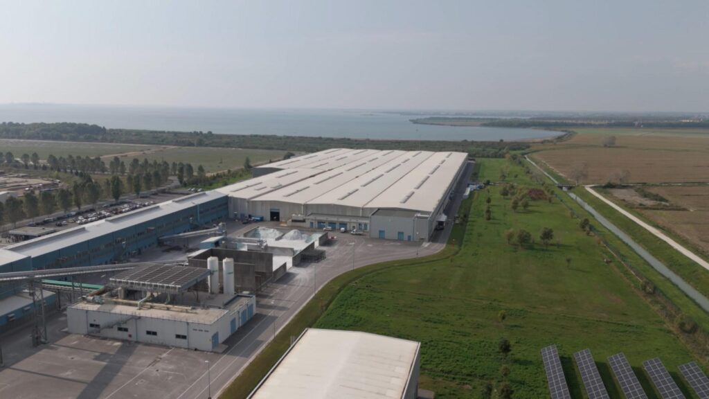 Şişecam, İtalya’da Yeni Kaplamalı Cam Hattını Açtı