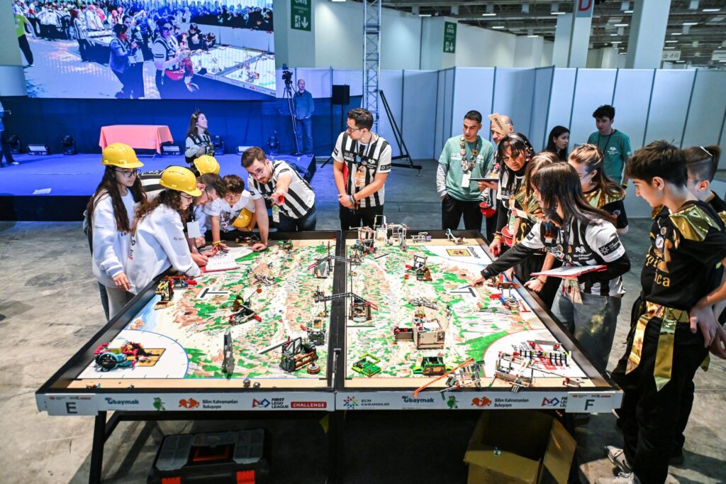 FLL İzmir Yerel Turnuvaları’nda 10 Takım Ulusala