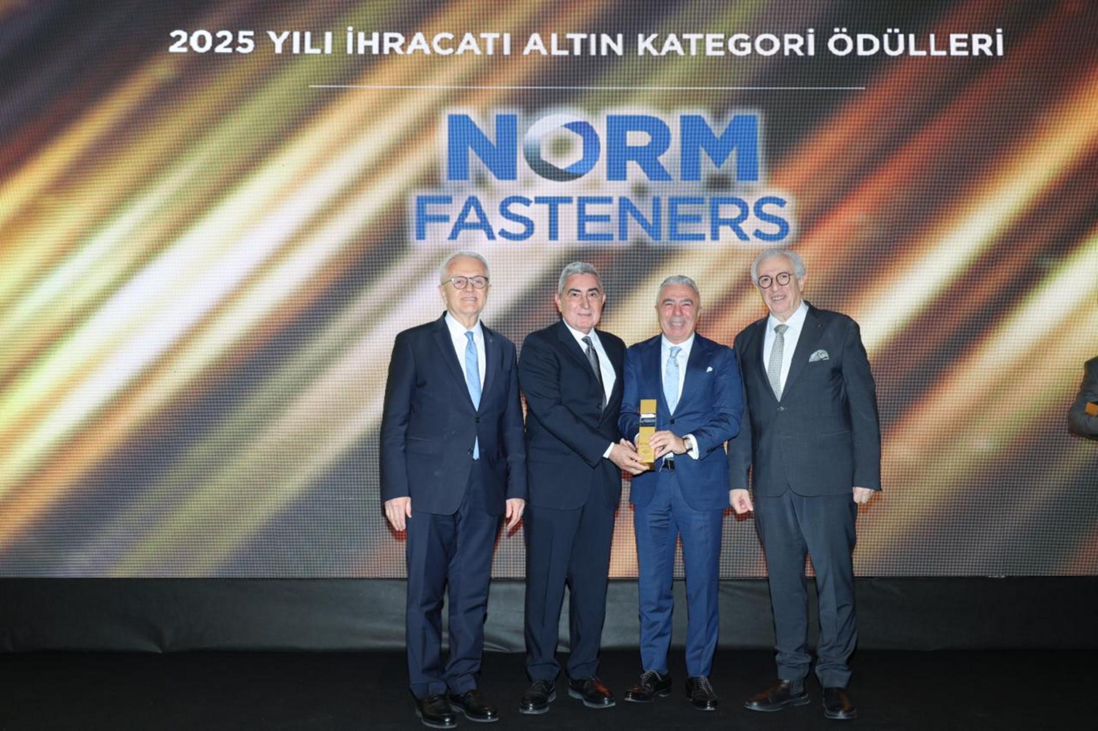 Ege Demir ve Demirdışı Metaller İhracatının Yıldızları sahne ve ödül sahipleri