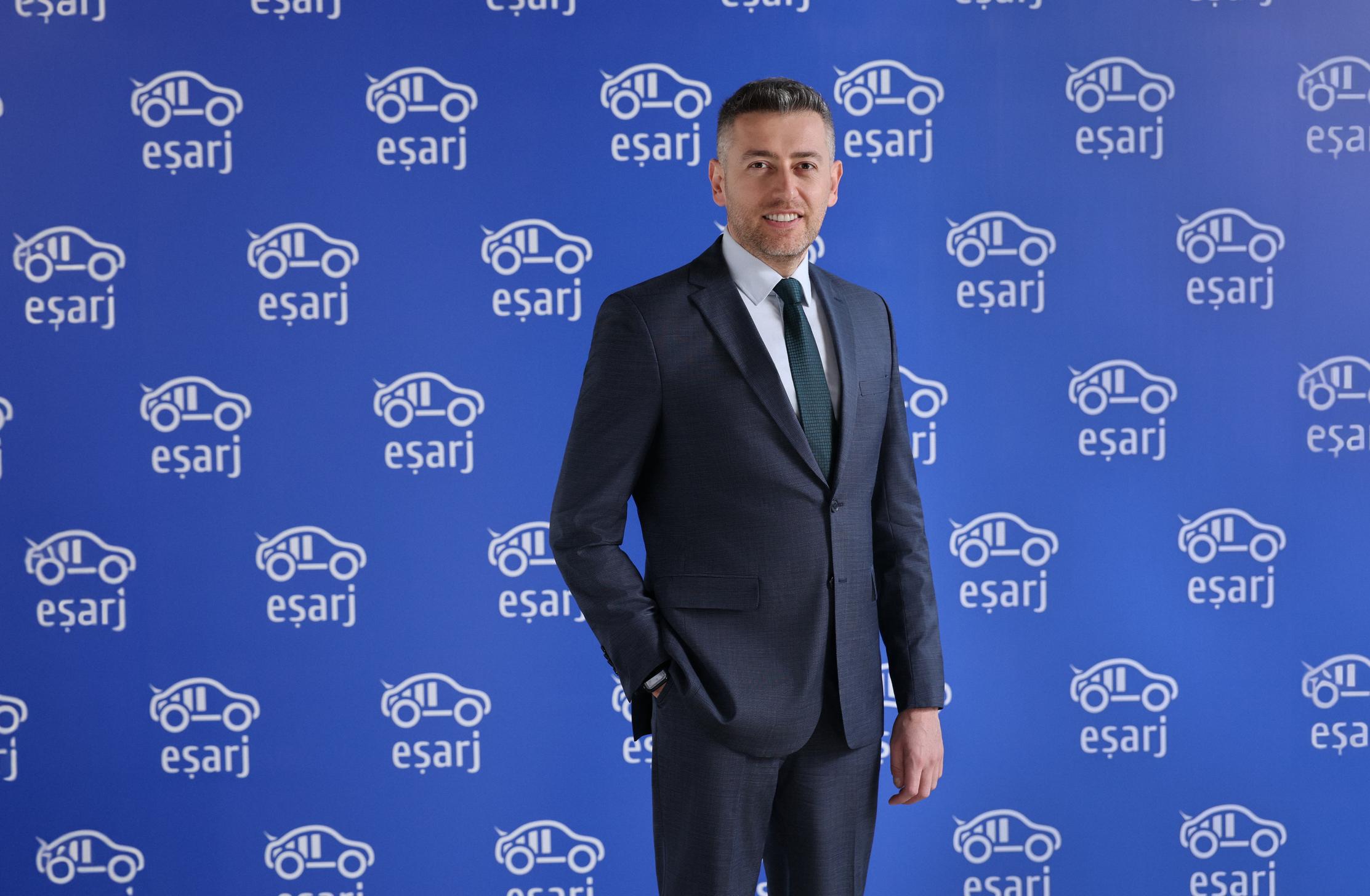 Eşarj istasyonlarında bayram yoğunluğu