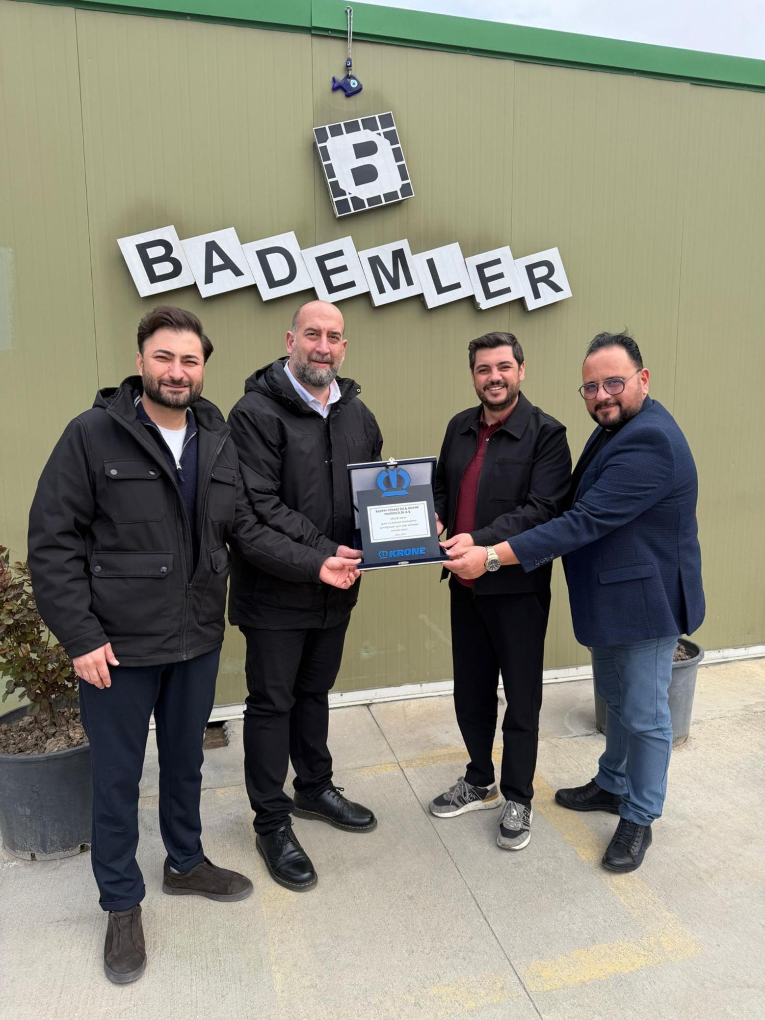 Badem Pınarı ve Krone temsilcileriyle plaket töreni