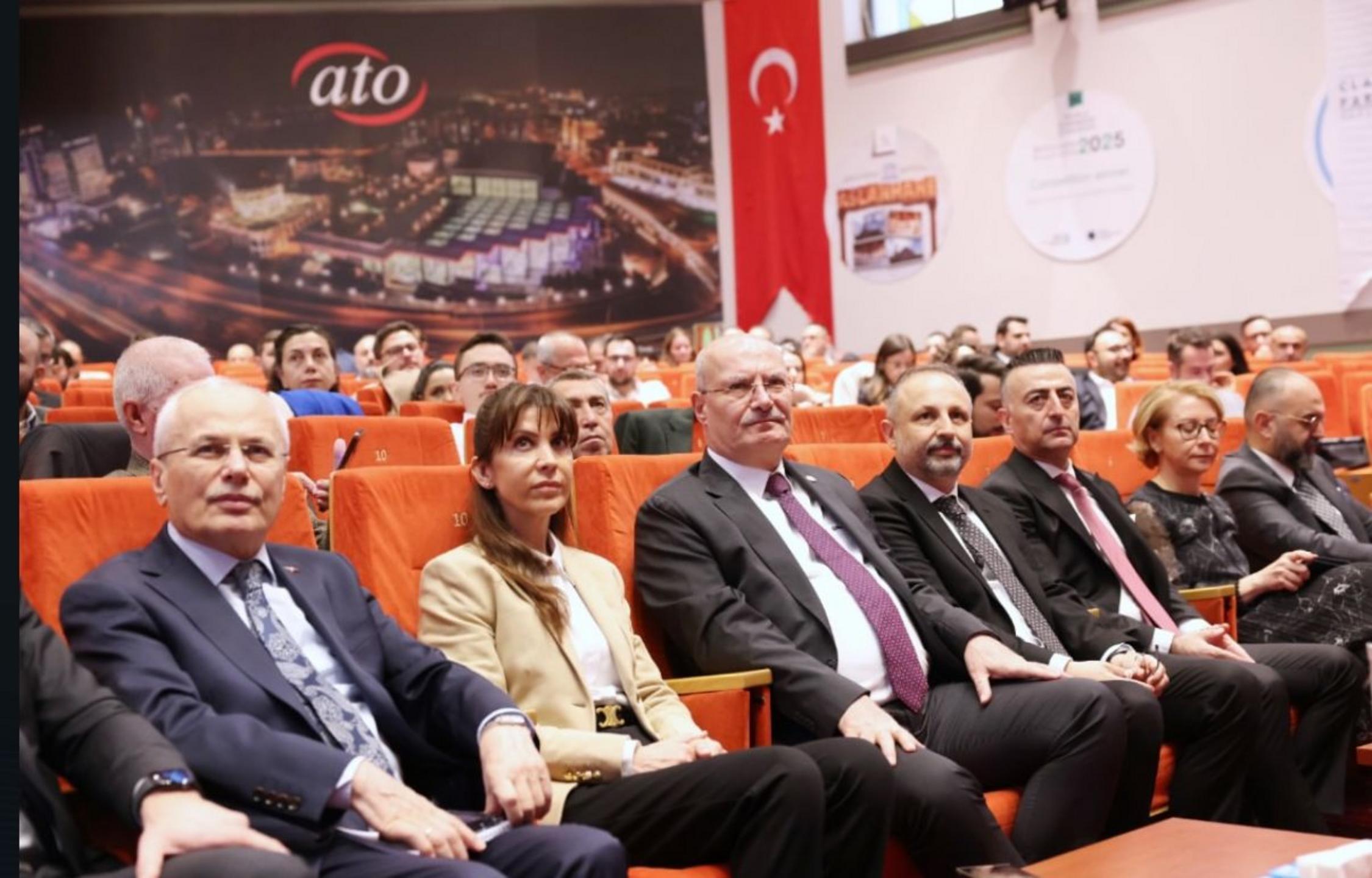 Elektrik Piyasalarında Dönüşüm Zirvesi katılımcıları