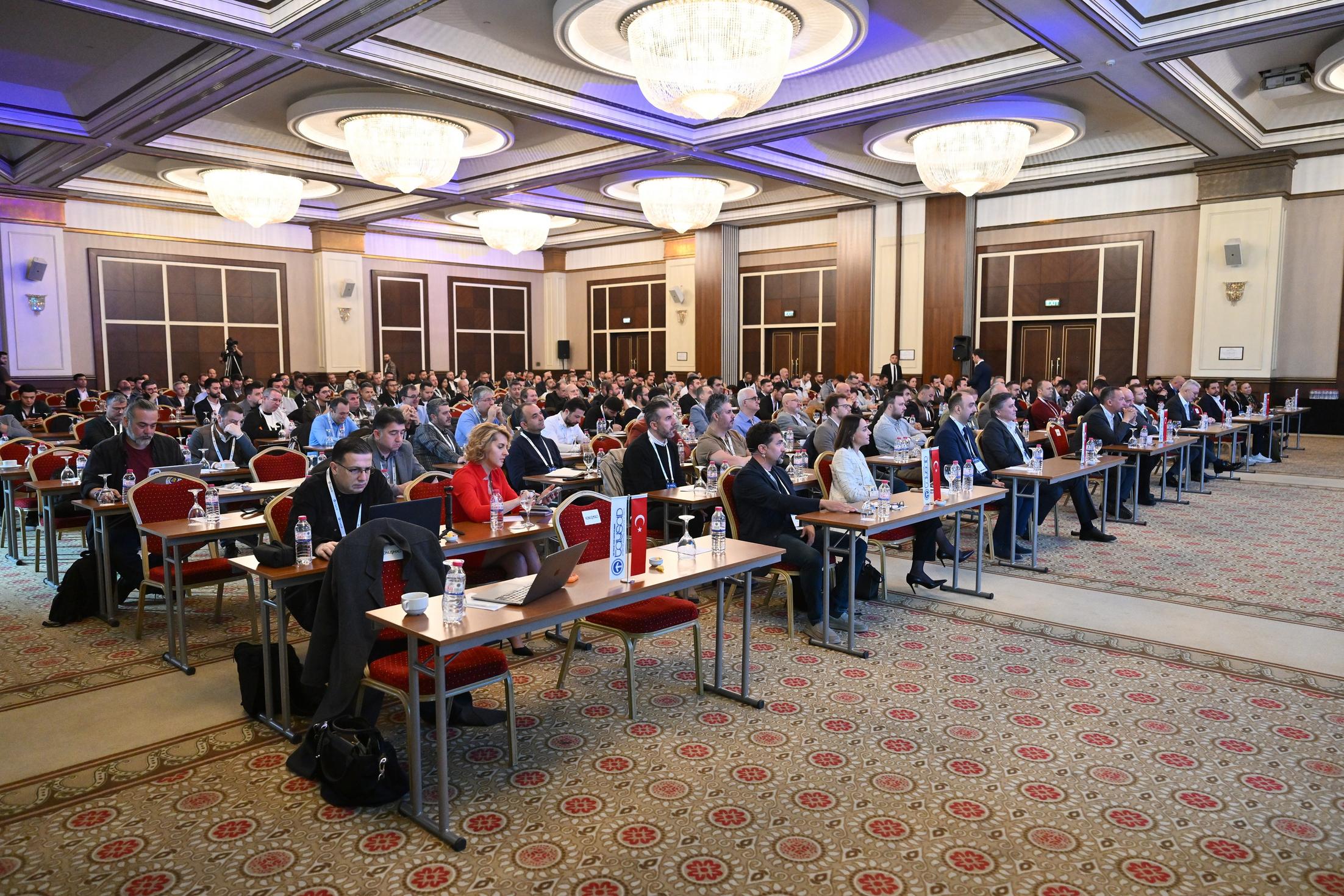 TAYSAD 11. Bakım Konferansı sahne ve konuşmacılar