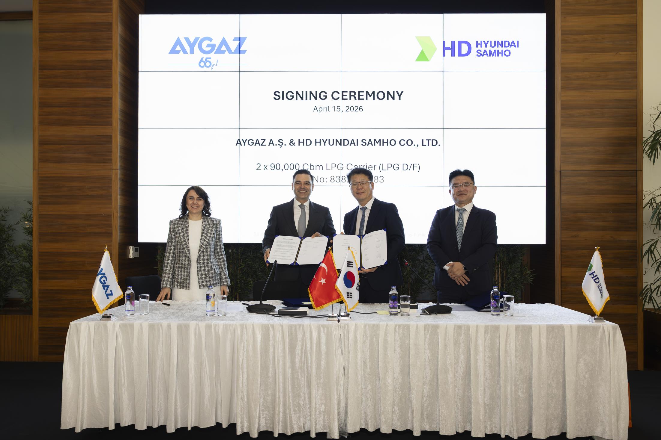 Aygaz’ın yeni LPG gemi yatırımı imza töreninden kare