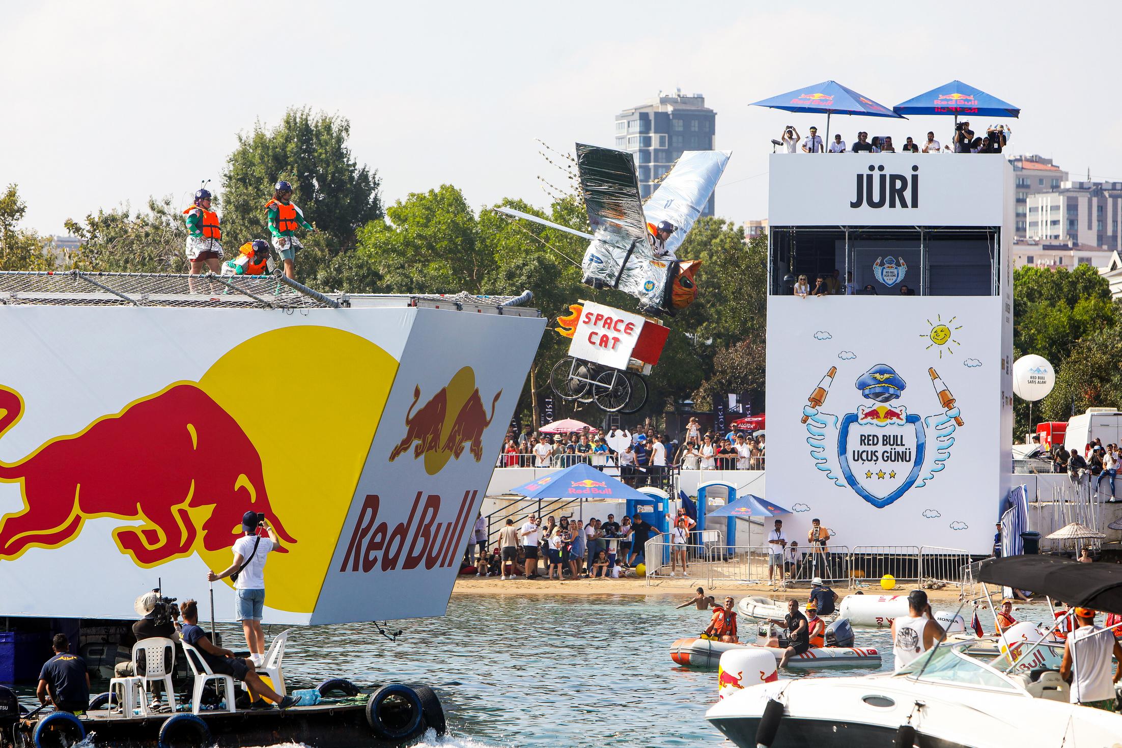 Red Bull Uçuş Günü Caddebostan görseli 2