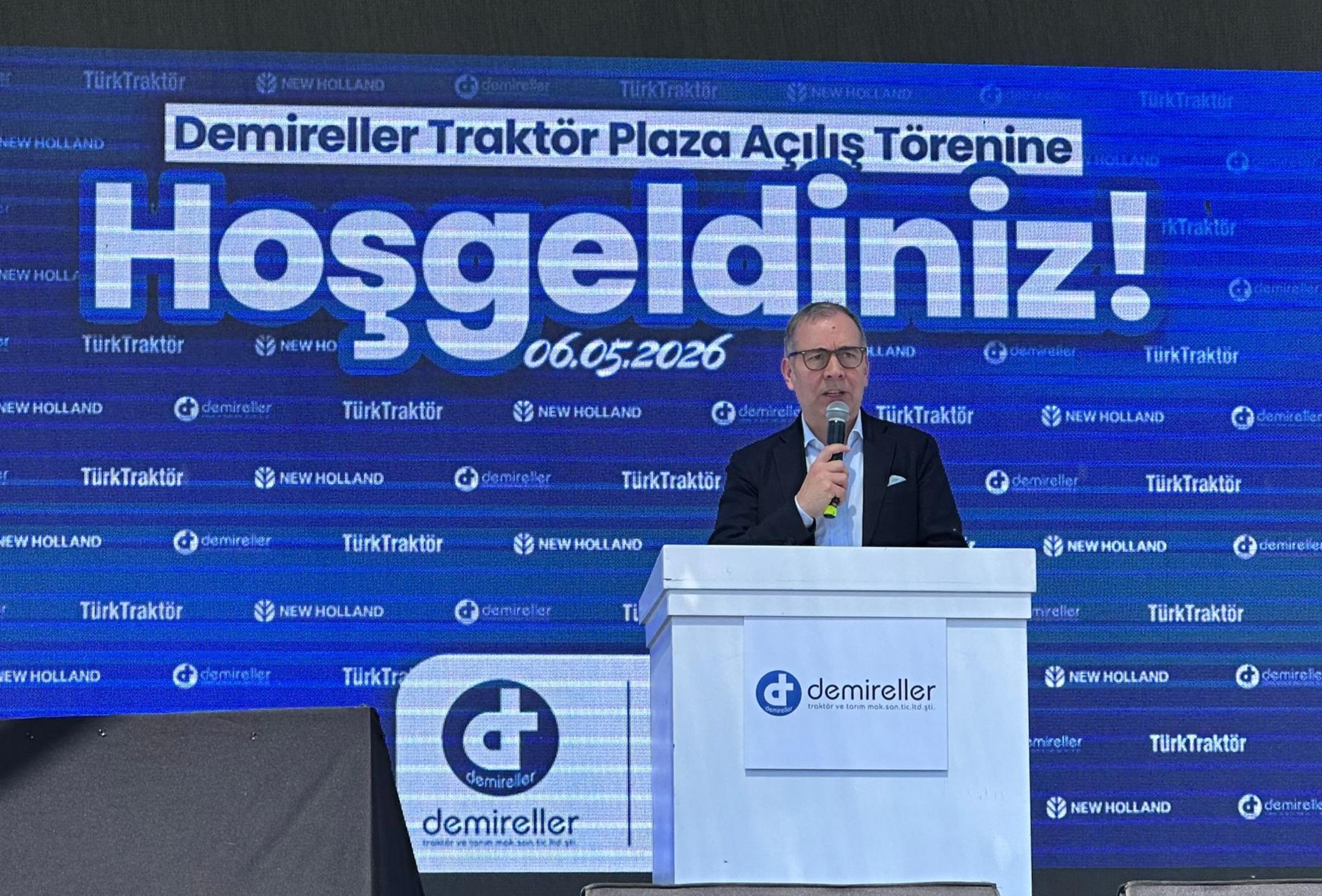Demireller Traktör New Holland 3S Plaza Torbalı açılışından bir kare