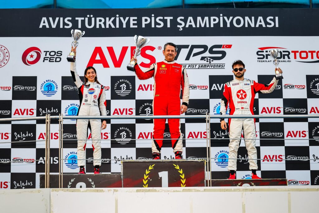 Seda Kaçan, İstanbul Park’ta Pole ve Podyumla Başladı