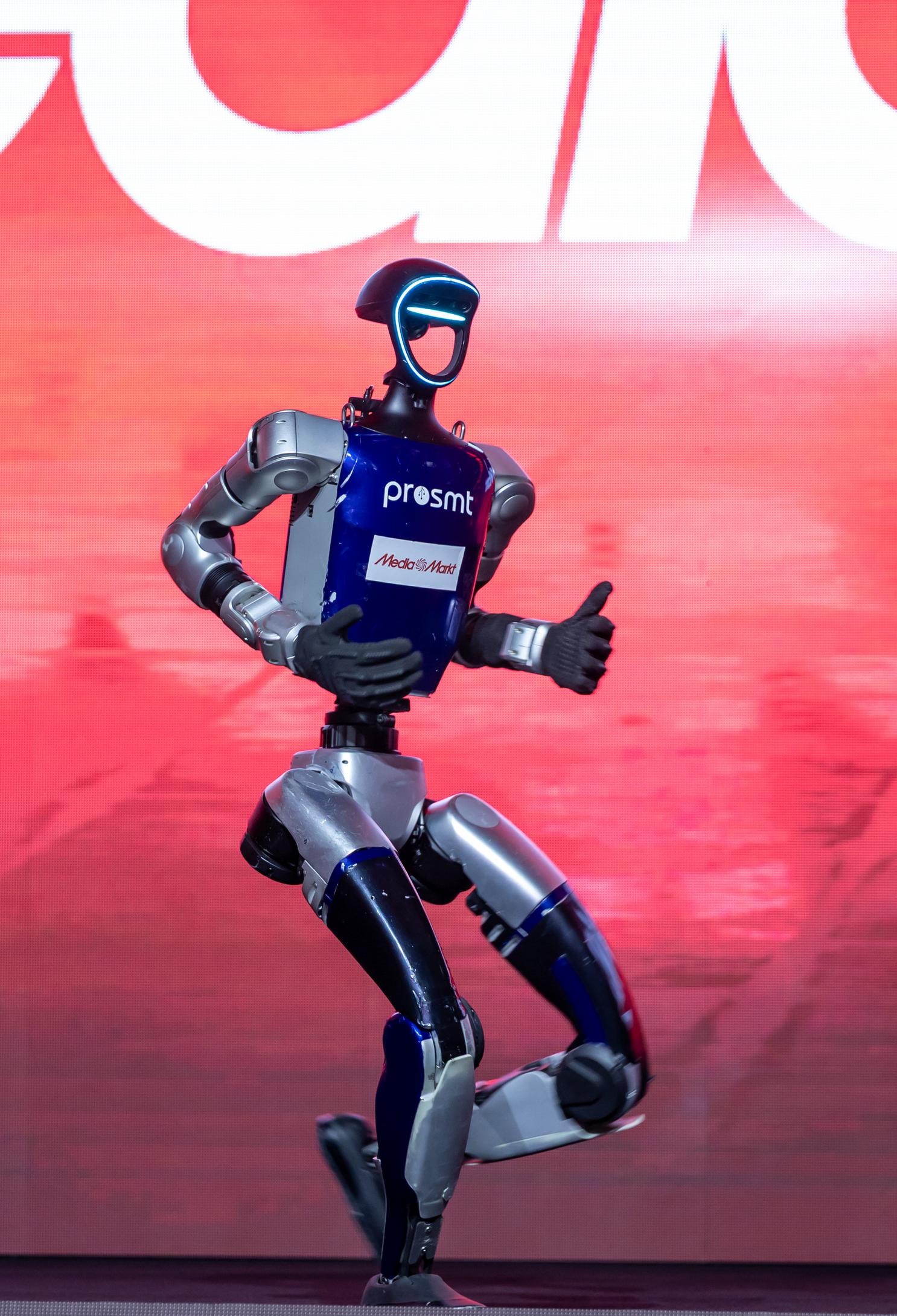 MediaMarkt Türkiye İş Ortakları Buluşması – insansı robot ve etkinlikten bir kare