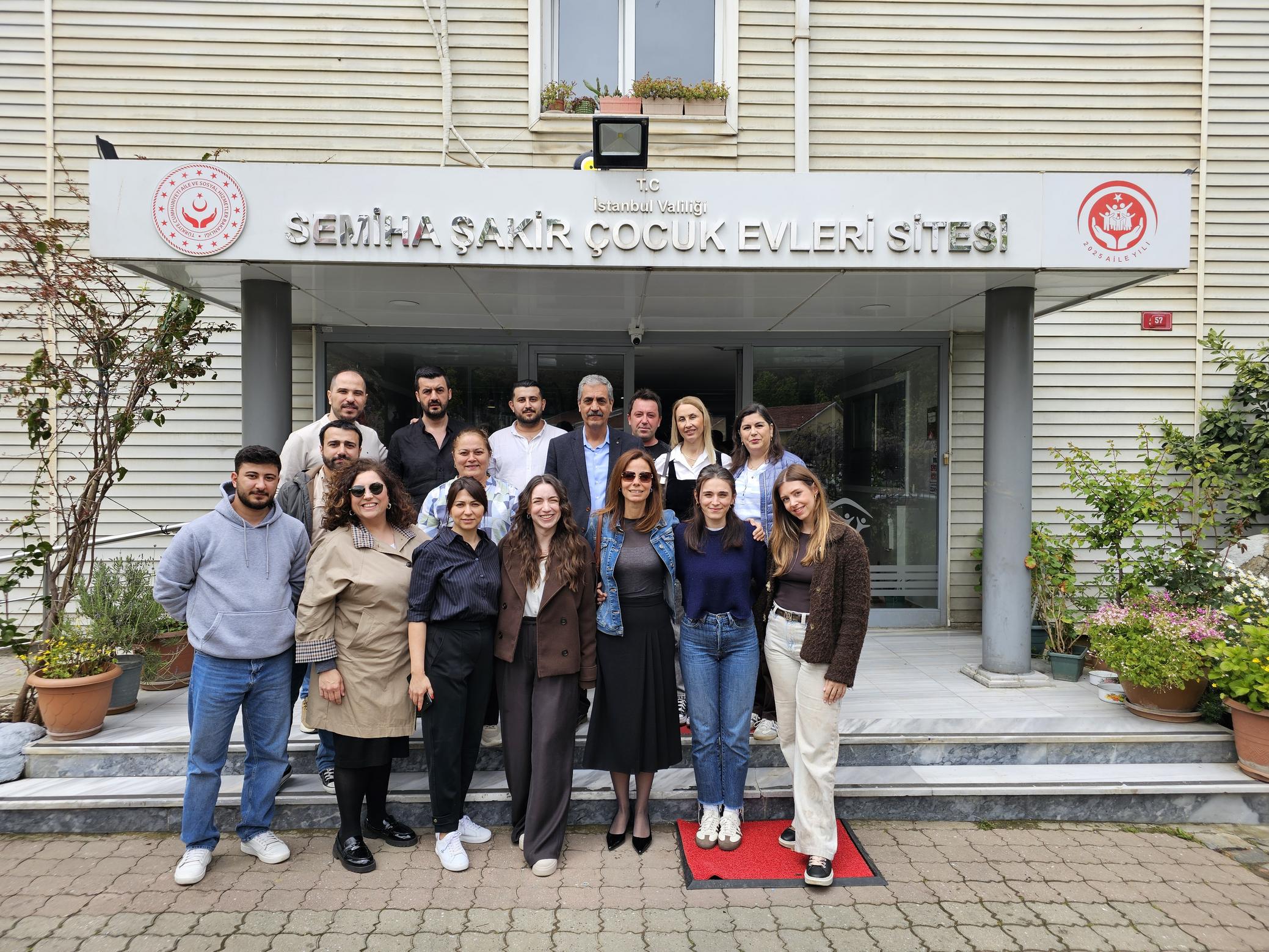 QNB Sigorta gönüllüleri, İyilik Bulaştır Challenge kapsamında Göztepe Semiha Şakir Sevgi Evi’ndeki çocuklara destek - 2
