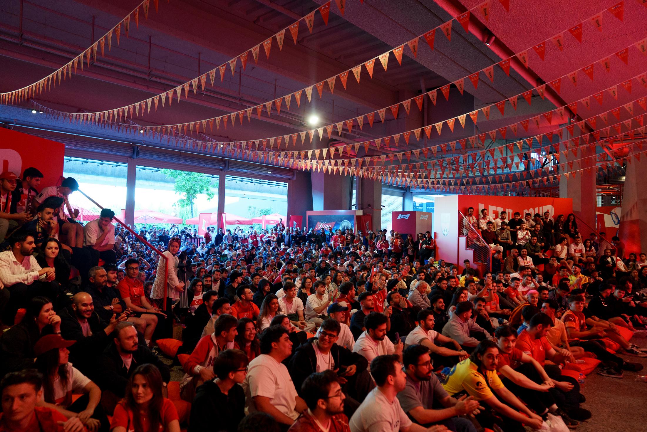 QNB Terminal Kadıköy King FC World Cup Fan Zone kalabalığı