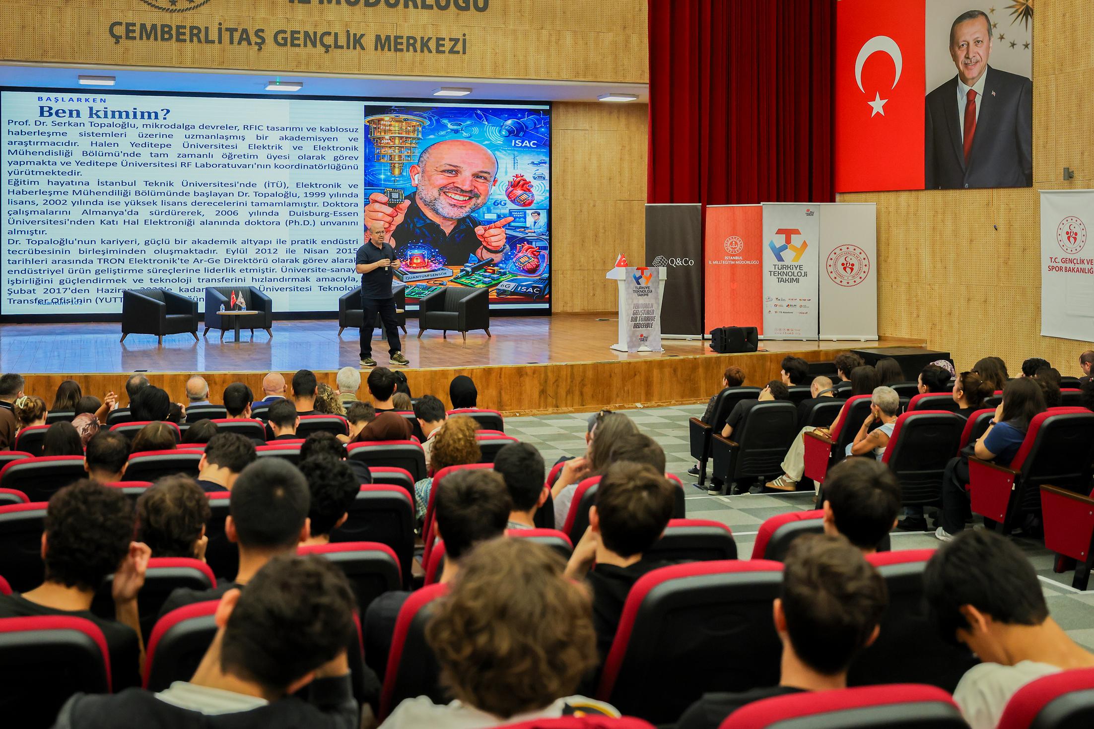 Katılımcılar panelde kuantumun geleceğini tartıştı