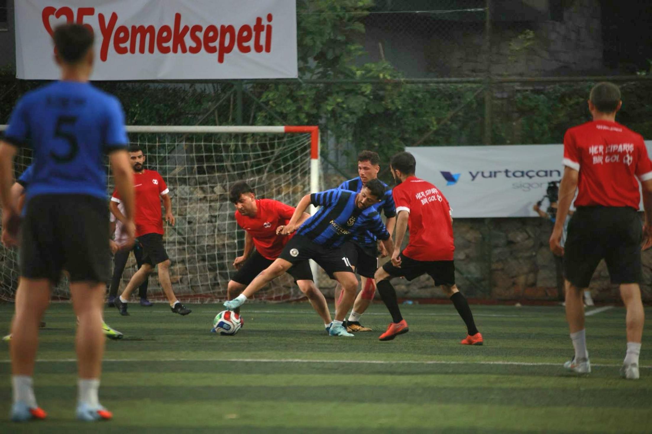 Yemeksepeti Express 25. Yıl Futbol Turnuvası şampiyonu Saatte 3