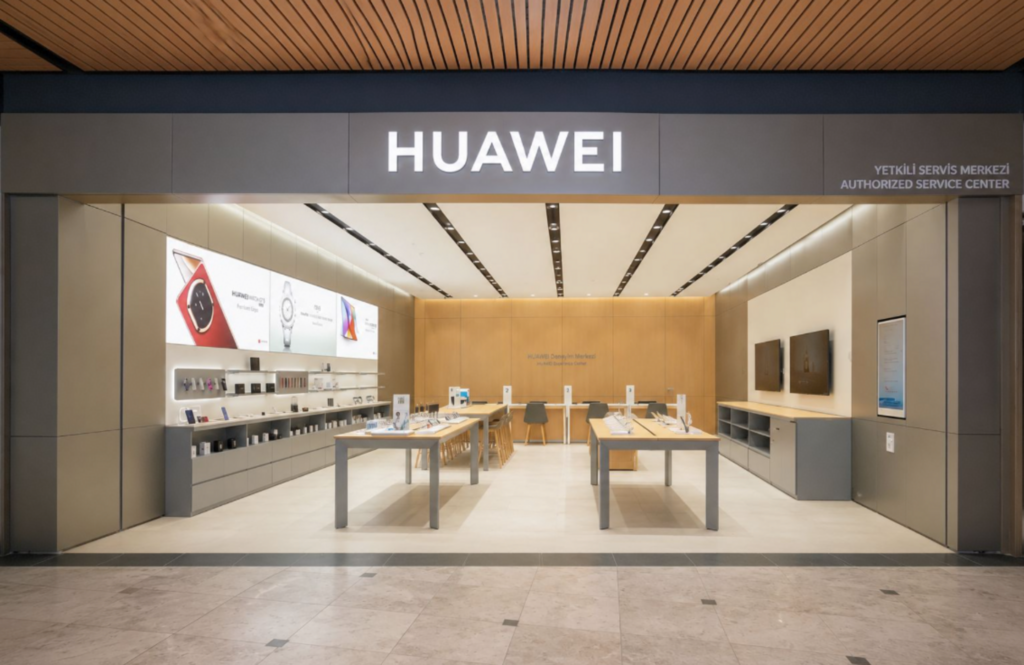 HUAWEI İstanbul Marmara Forum’da deneyim mağazası açtı