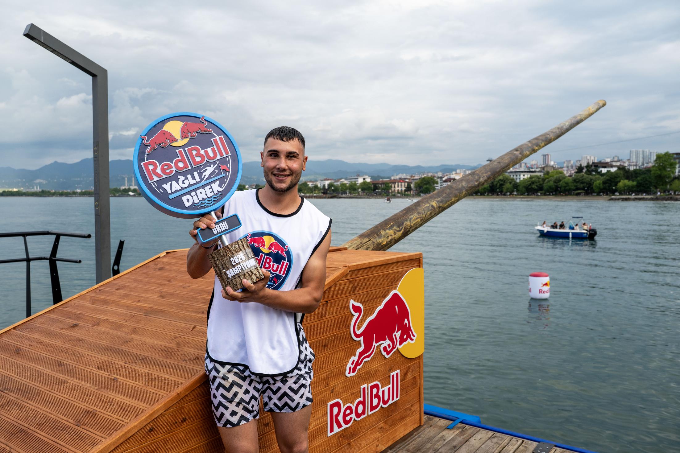 Red Bull Yağlı Direk Ordu’da etkinlikten bir kare