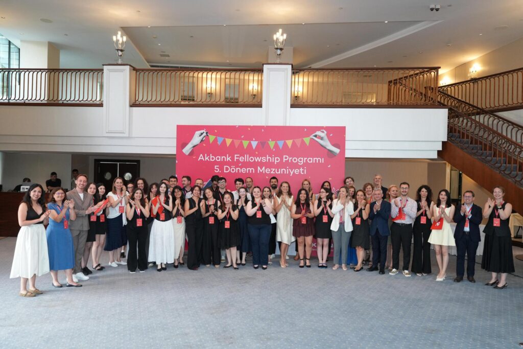 Akbank Fellowship Programı 5. Dönem Mezunlarını Verdi