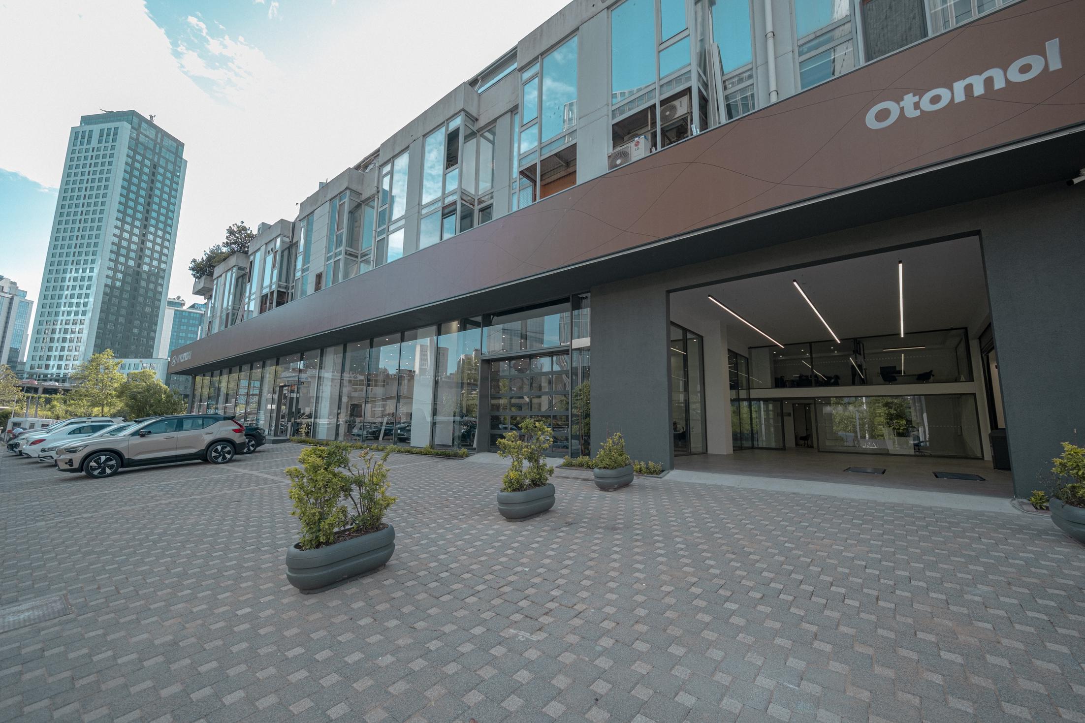 Otomol Hyundai showroom ve satış sonrası hizmet alanı