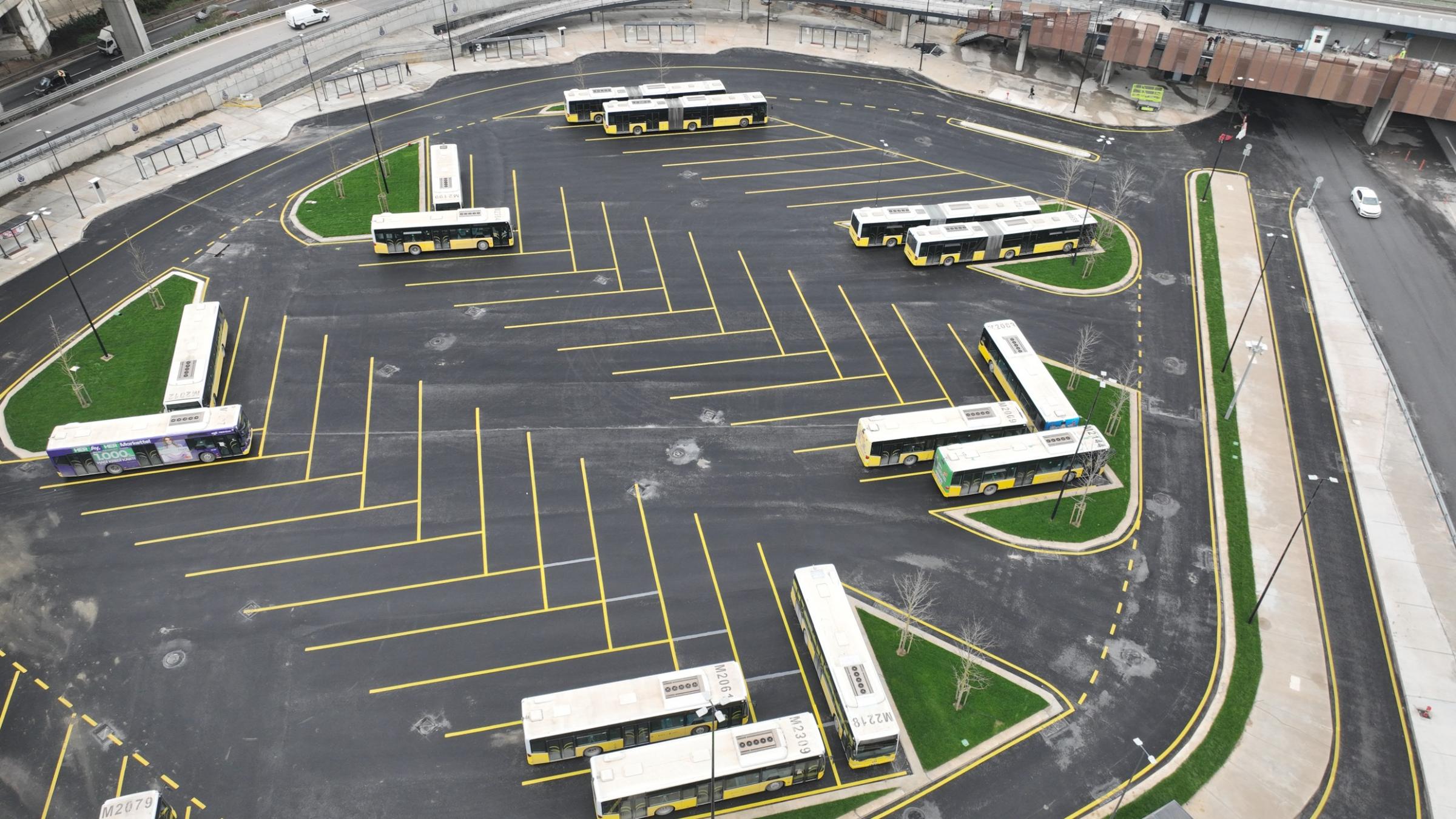 Kadıköy Meydanı’nda hat düzenlemesi kapsamında otobüs peronları