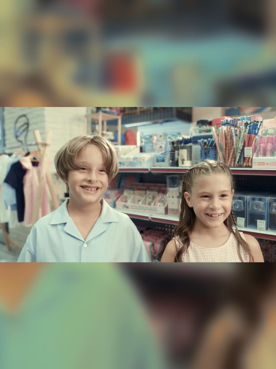 Doğa Rutkay ve ikizleri QNB reklamından bir sahne