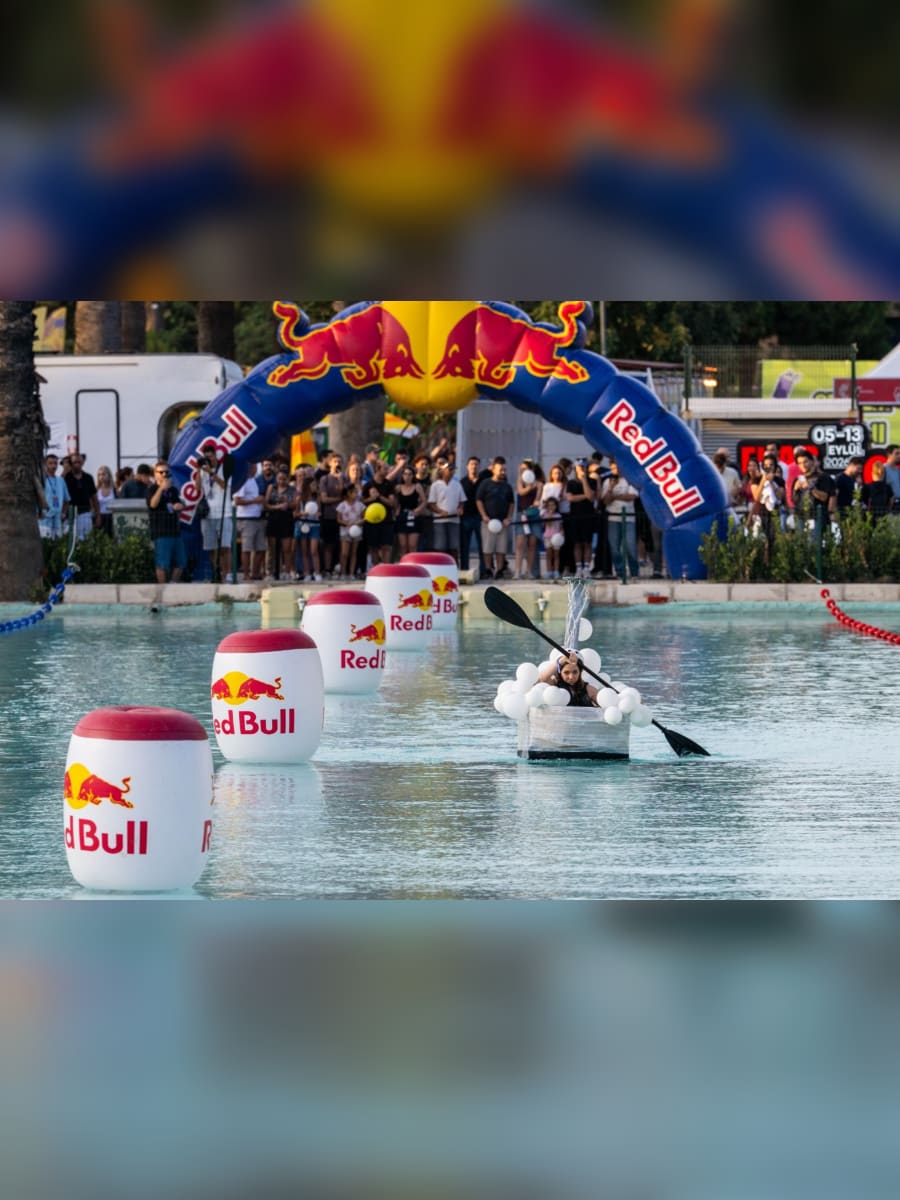 Red Bull Karton Tekne yarışından kare – İzmir