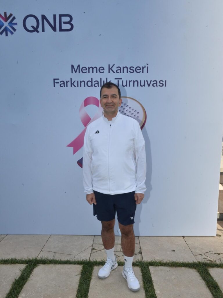 QNB Türkiye Pembe Top’u padel kortuna taşıdı