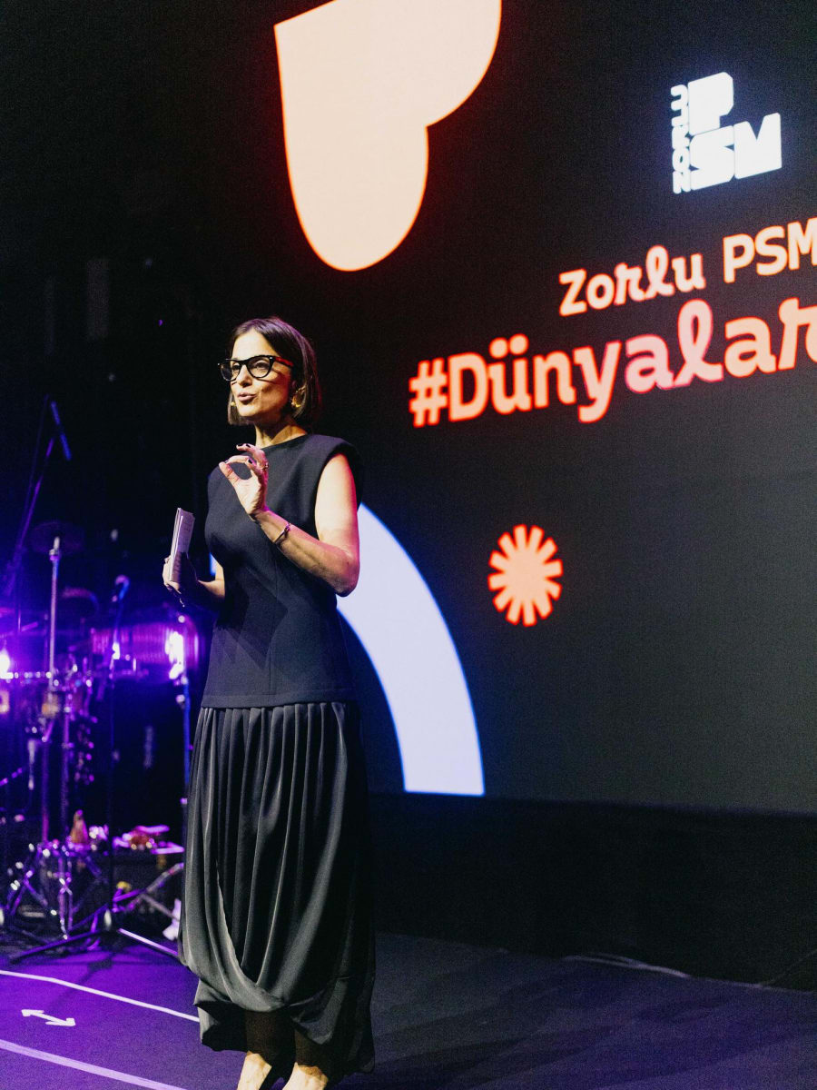 Zorlu PSM 14. sezon lansmanından kare 1