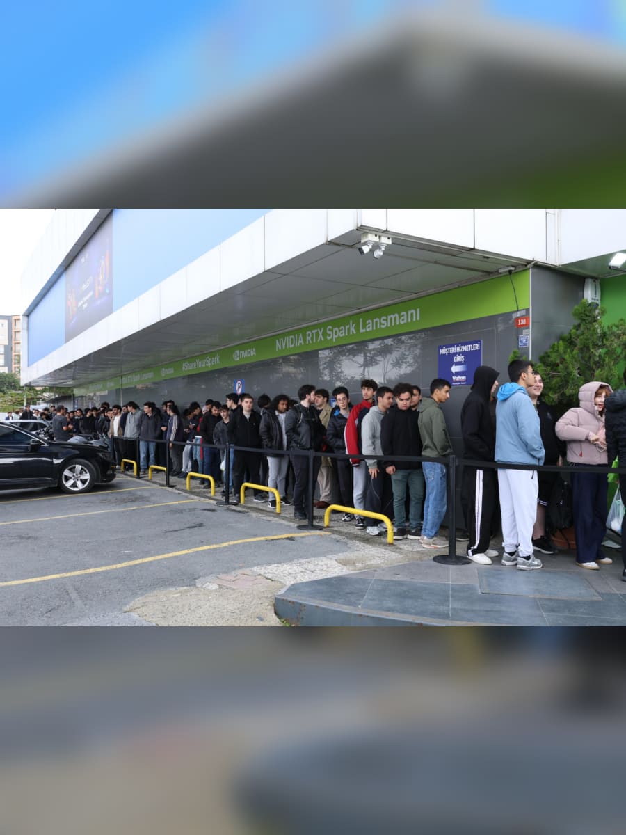 RTX Spark tanıtım etkinliği, Vatan Topkapı mağazası