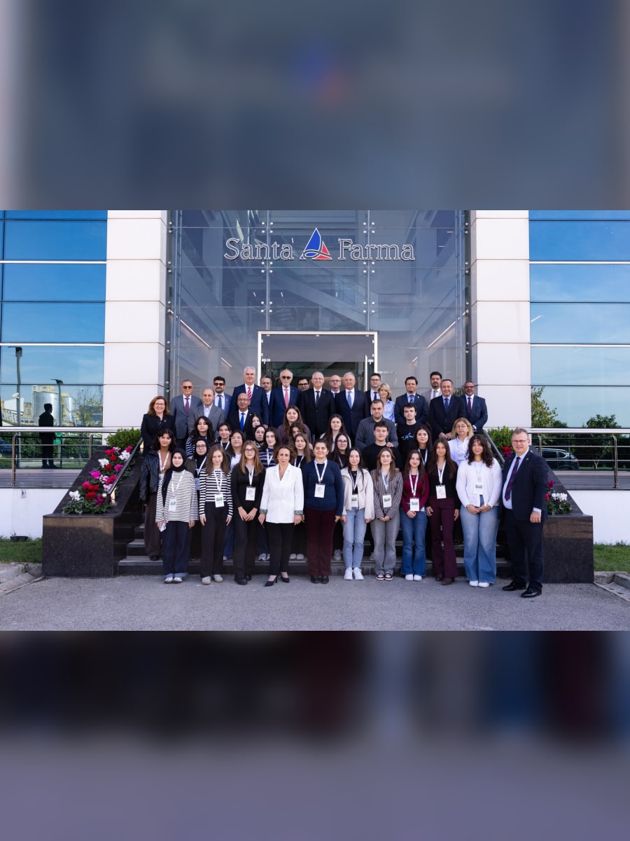 Santa Farma İlaç ve Kocaeli Üniversitesi ‘İlaç Üretim Teknolojisi’ programı kapsamında düzenlenen imza töreninden kare